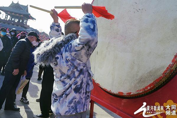 【网络中国节·春节】鸣鼓迎新日 狮锣贺新春 网红齐贺年