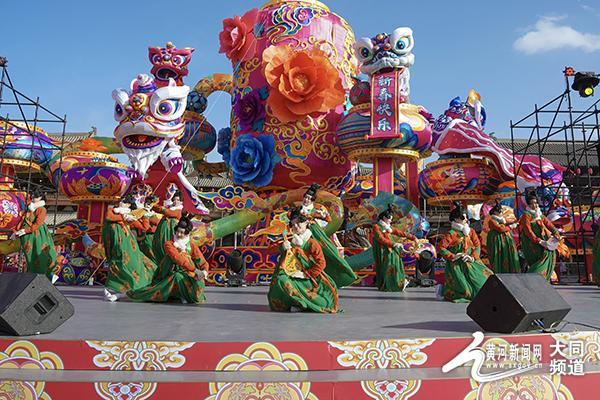 【网络中国节·春节】鸣鼓迎新日 狮锣贺新春 网红齐贺年